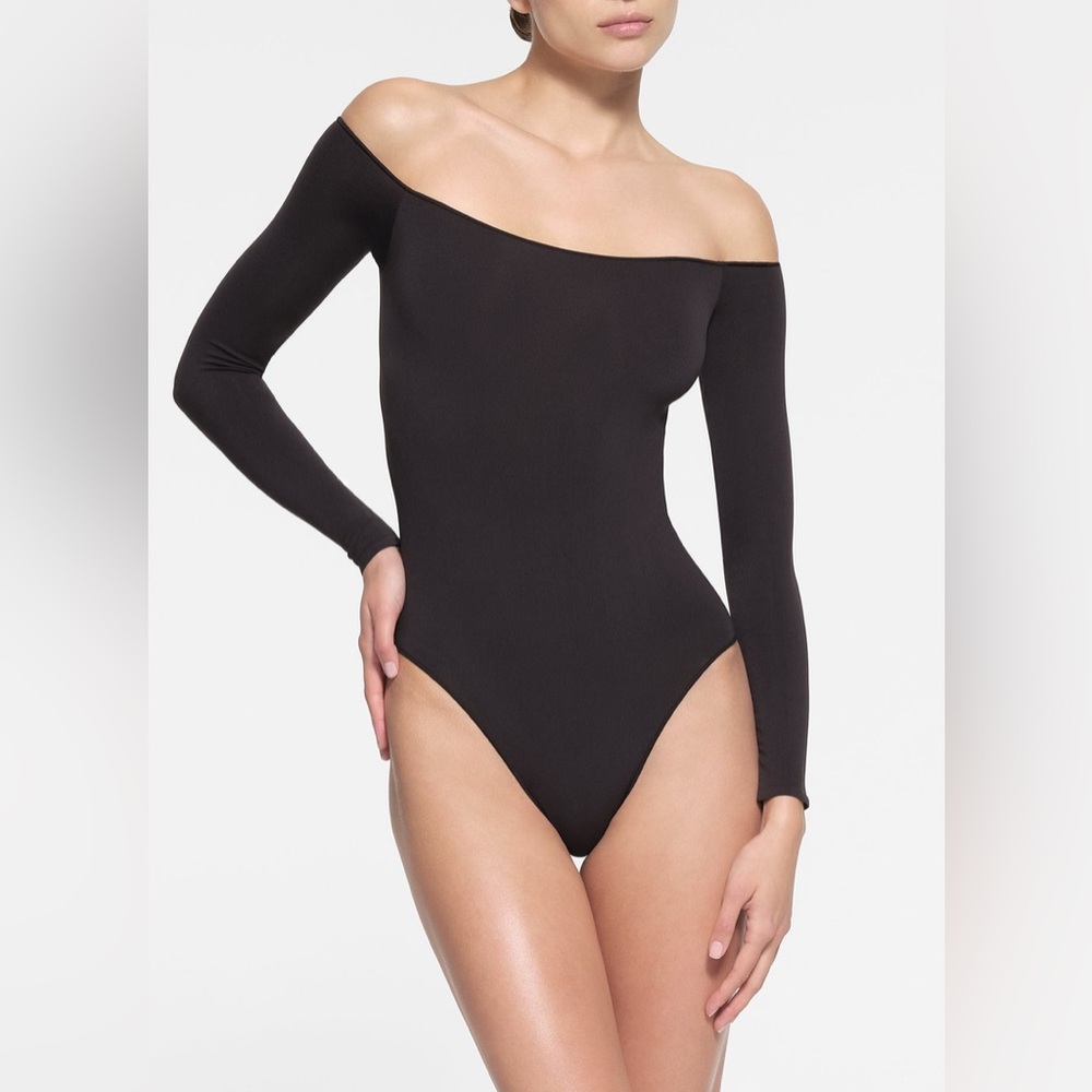 NWT SKIMS ESSENTIAL OFF THE SHOULDER BODYSUIT in Color: Spearmint In Size L/XL